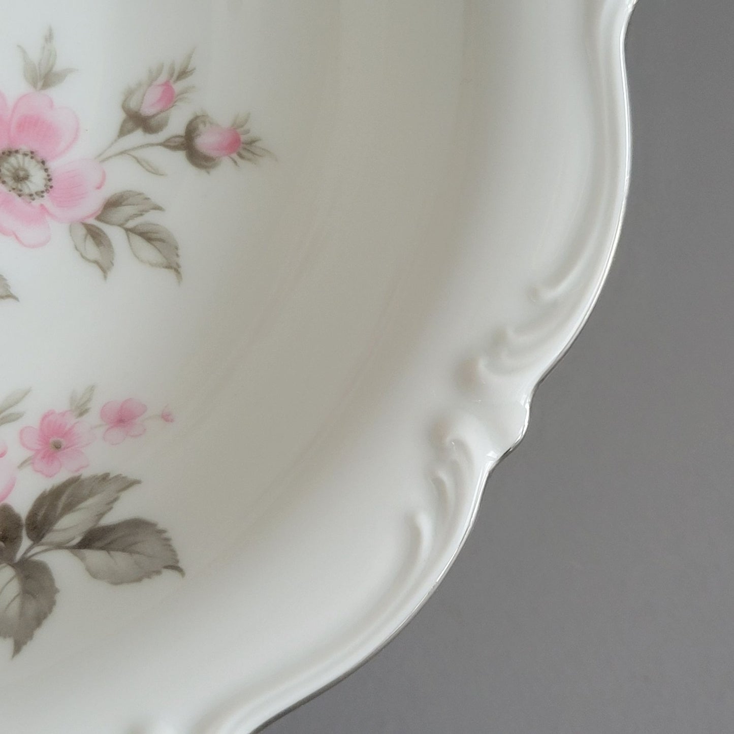 Tirschenreuth Picardy Round Serving Bowl, c.1969 Bavaria Germany